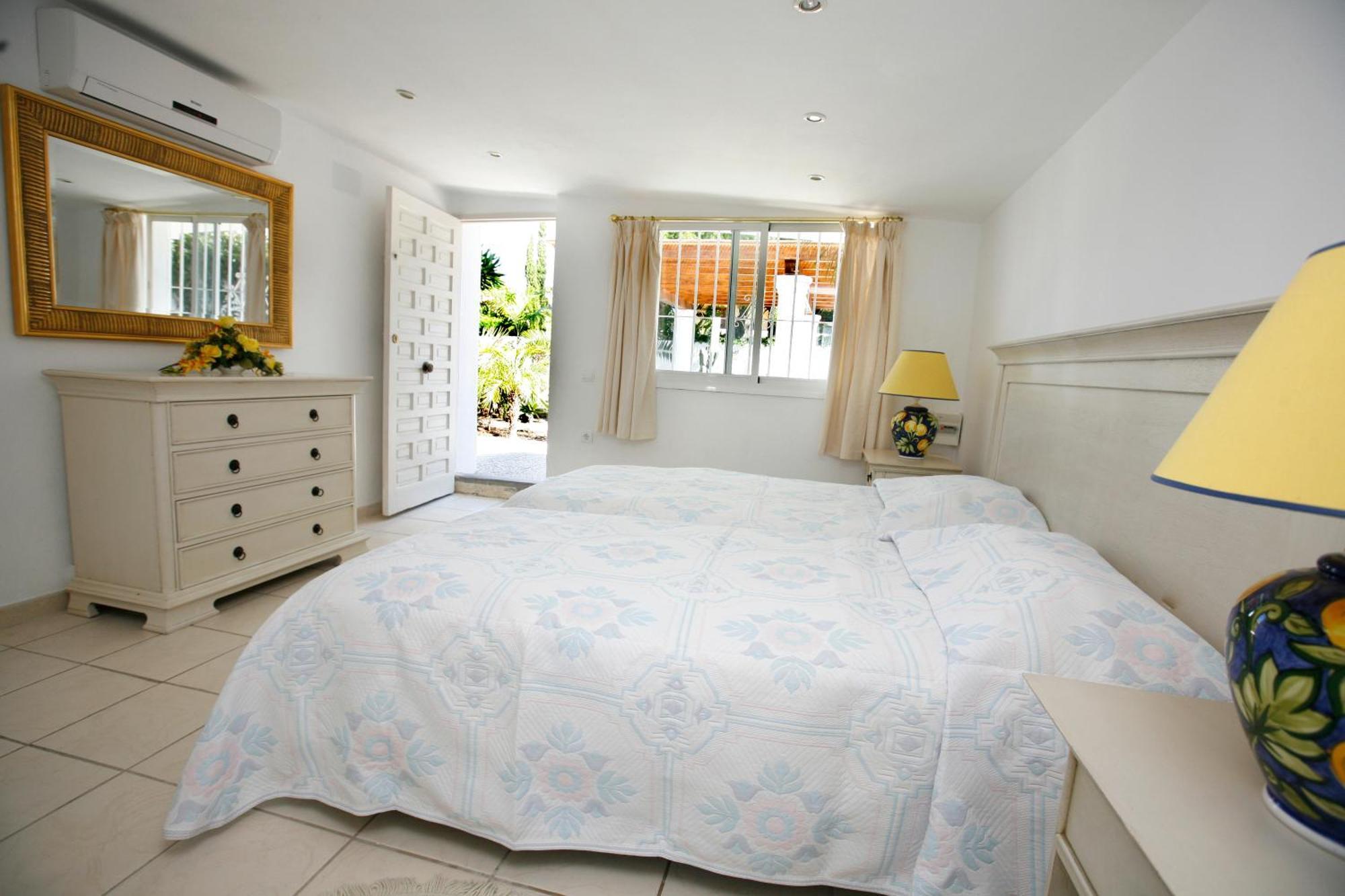 Exclusive Villa Las Palmeras Puerto Banus With Heated Private Swimming Pool, Marbella, Spain Exterior foto
